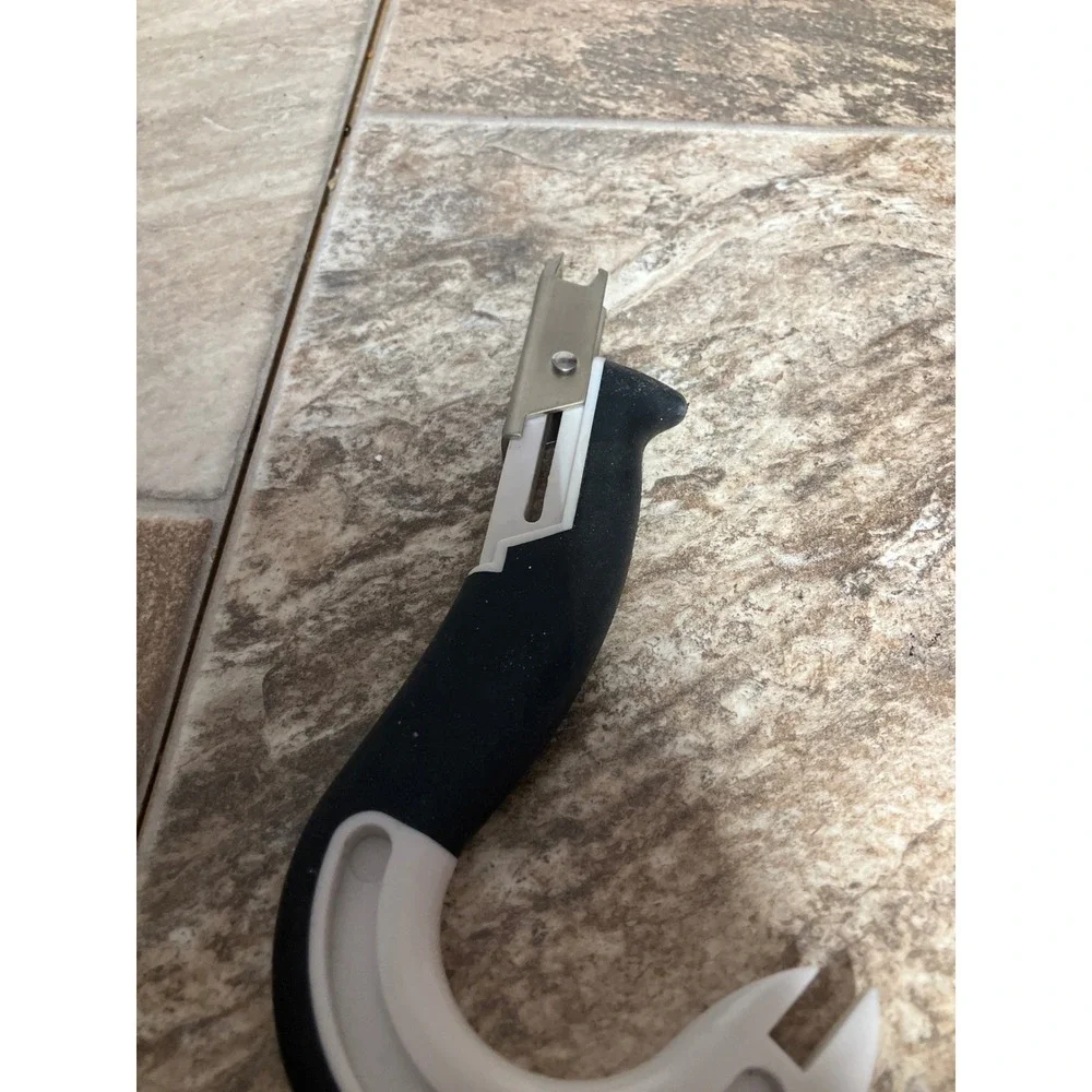 Ergonomic J-Hook Safety Box Cutter Utility Black White Recessed Blade 6.5
